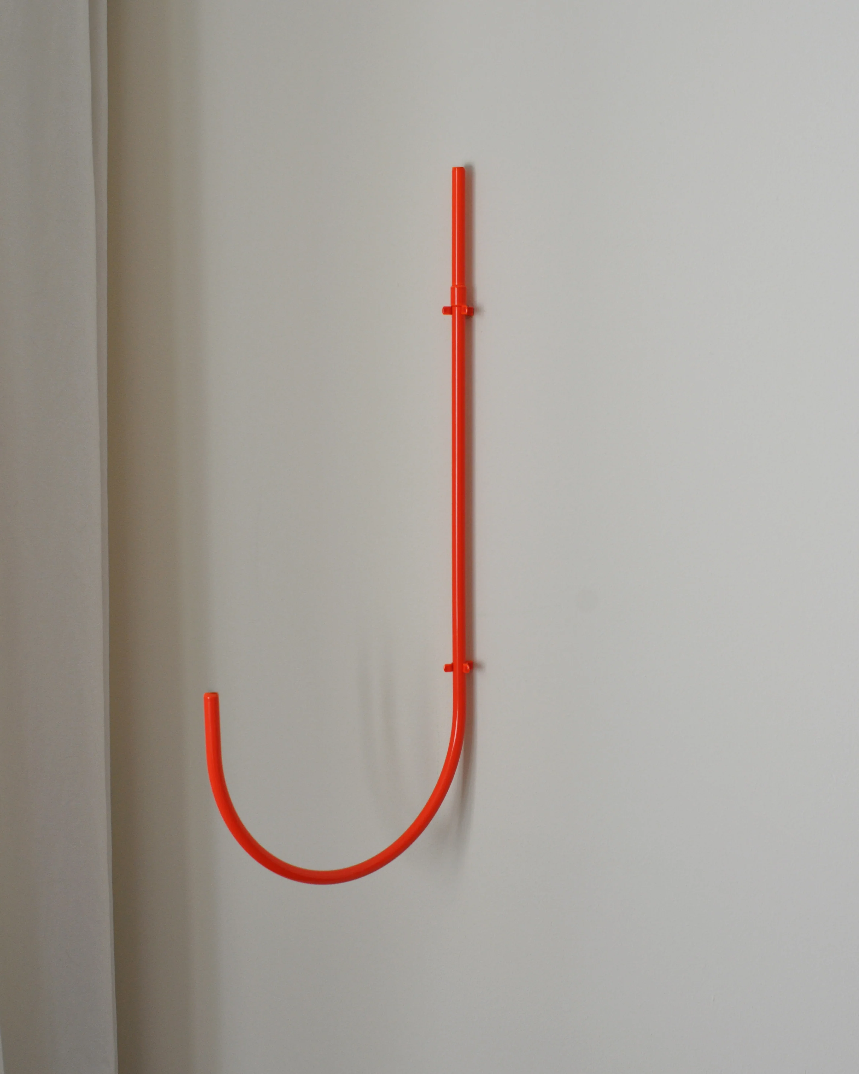 großer wandhaken / hanger arch neon rot - Image 3
