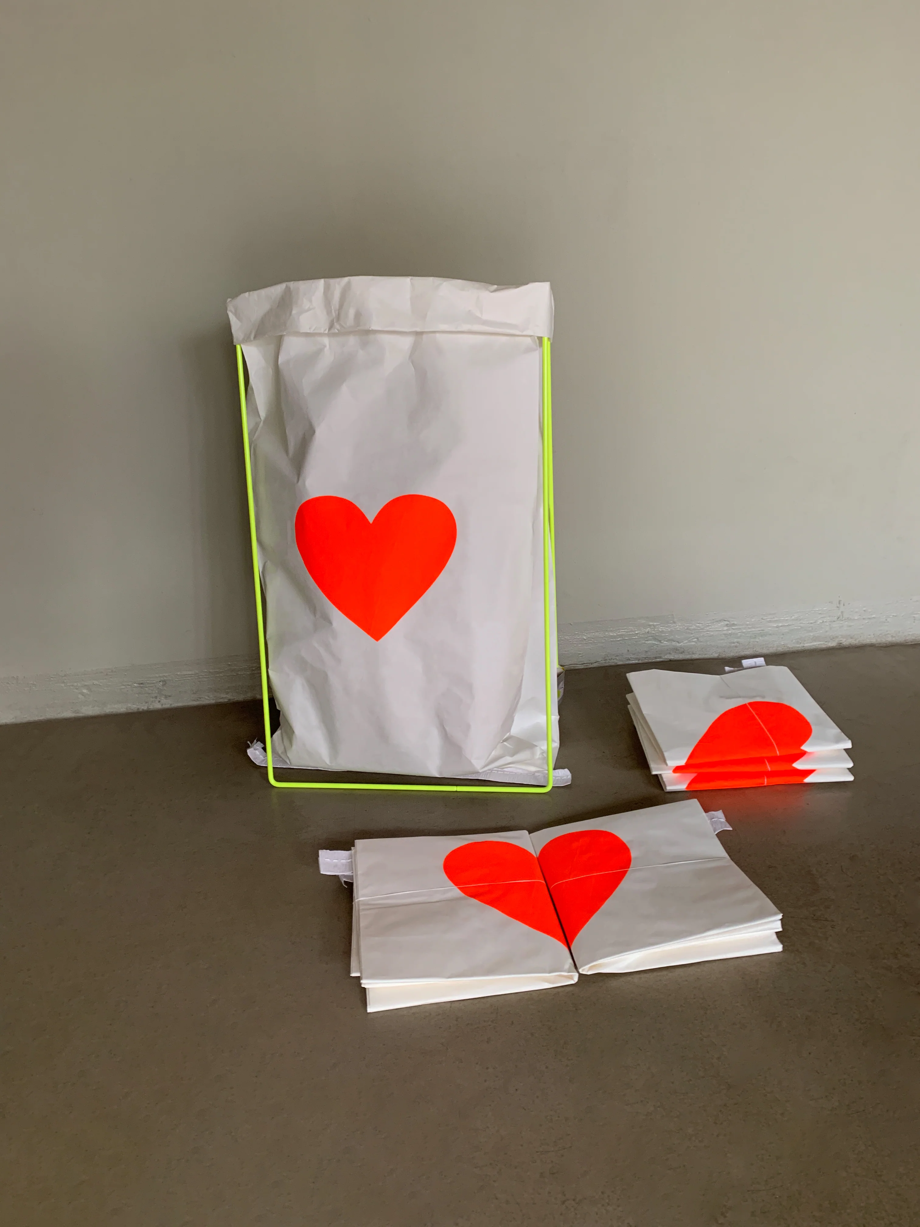 papiersack herz / paper bag heart neon rot - Image 4